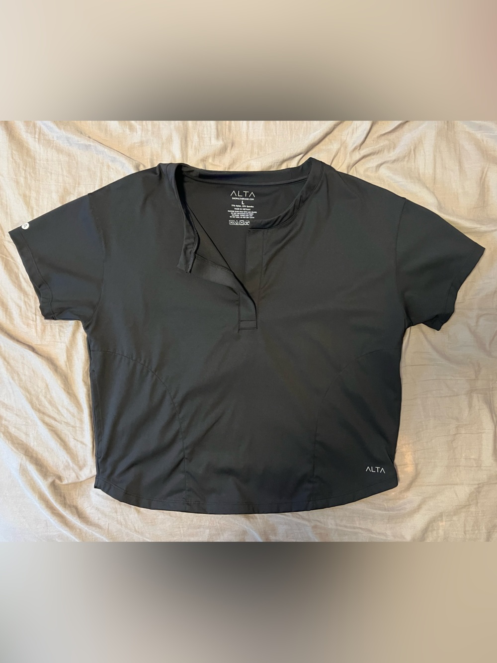 Women’s Black Performance Short Sleeve Top